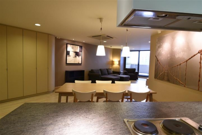 2 large bedrooms for rent Ekamai renovated unit