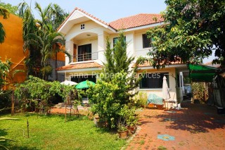 บ้านตกแต่งพร้อมอยู่สองชั้นอำเภอเมืองทำเลดีตำบลวัดเกตเชียงใหม่ Furnished House in Town for sale on the good location of Chiang Mai.