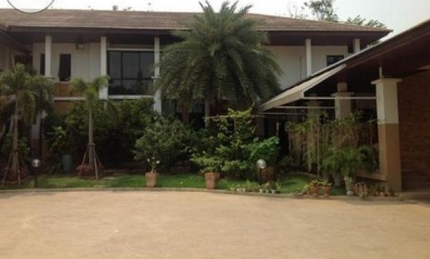 ขายบ้านเดียว 2 ชั้น หมู่บ้าน Royal Lakeside Bangprakong บ้านสวย หมู่บ้านเลคไซด์วิลล่า 3 บางประกง ขายราคา 29 ล้าน
