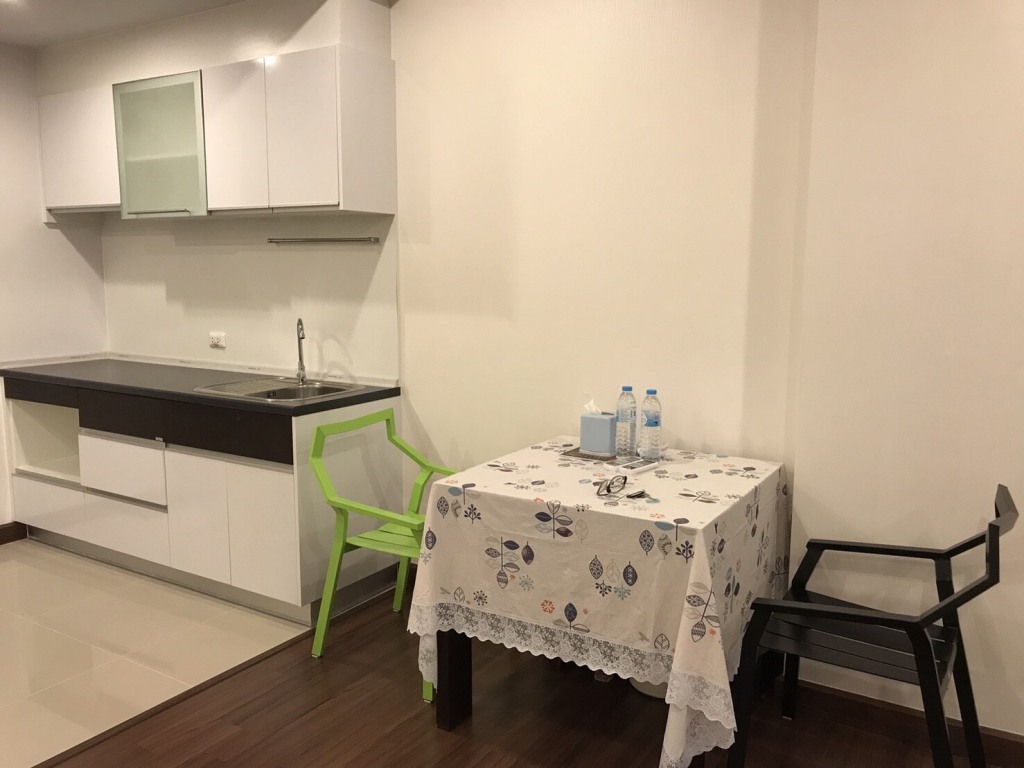 For rent Supalai lite Sathorn 1 bed large size brand new unit.