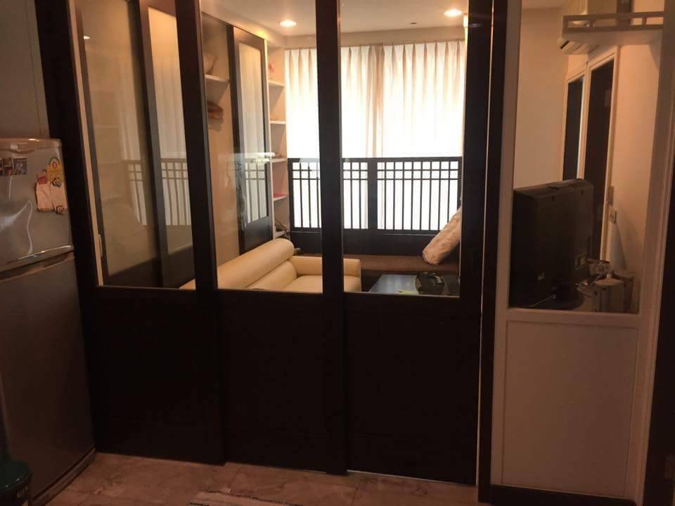 For rent Sathorn House 2 beds room unit near to BtS Surasak hearth of the Bangkok city. Cheap price.