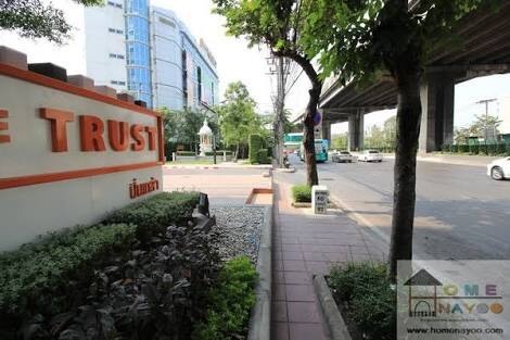 Sale The Trust Residence pinklao 1 bed partly furnished. Close to central Pinklao.