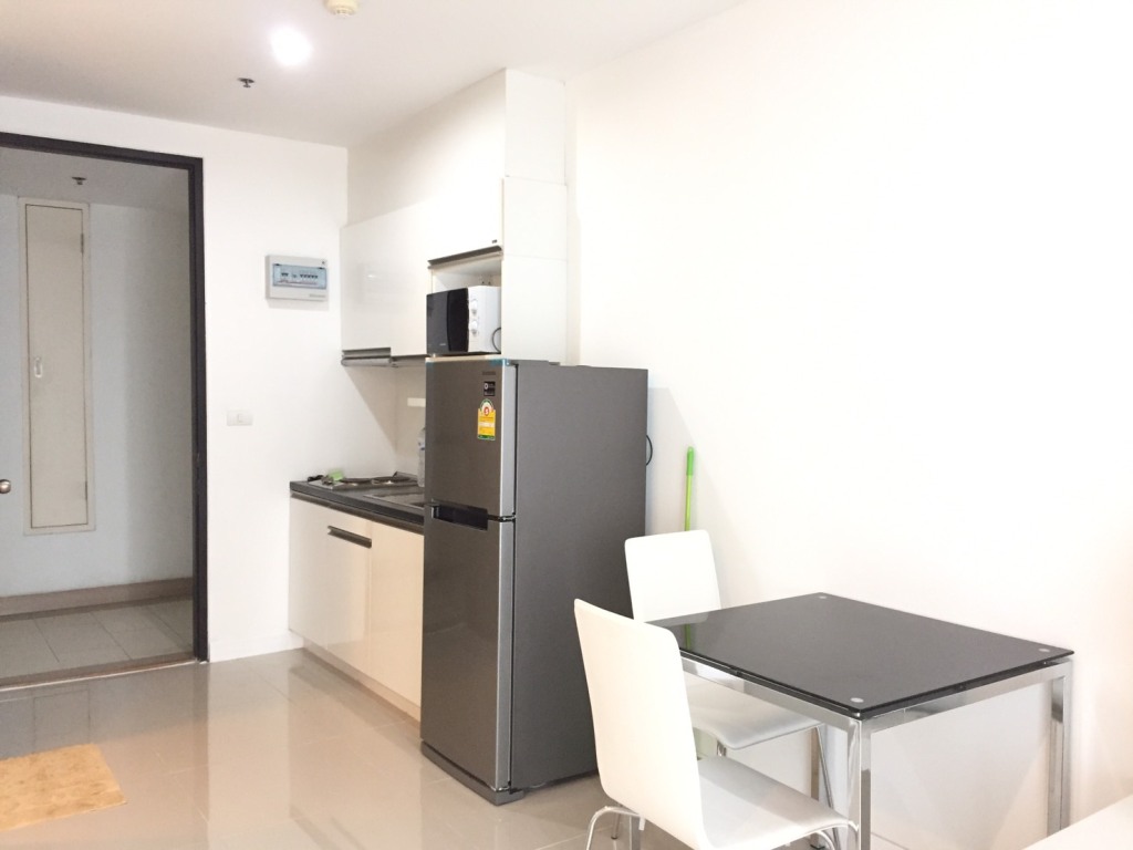 For rent brand new unit just renovate Park land taksin condo