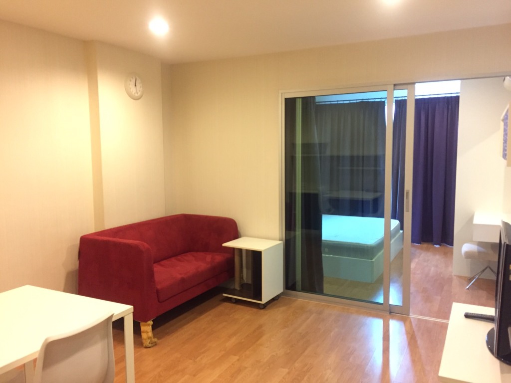 For rent Casa Condo 10 step to BTS station.