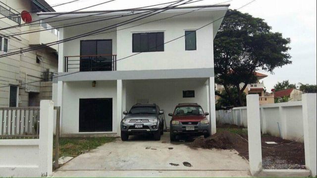 HS1039:House For Sale Chollada Ramintra  68 Sqw. 3 Bed 3 Bath Price 5.7 MB!!