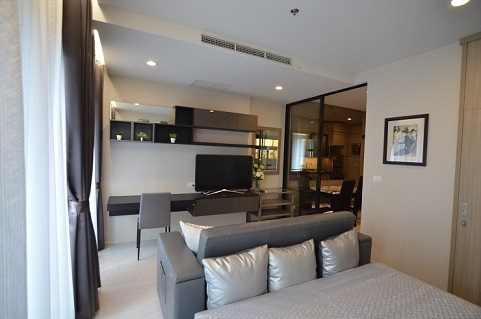Noble Ploenchit Condo for rent room 18 1 bed small 45 sqm and 46000 bath per month