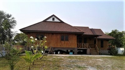 Beautiful Thai teak wood house for sale in Hua Hin, 200 Sq.Wah good price good location!!!