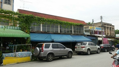 อาคารพาณิชย์ ตรงข้ามตลาดท่าหลวงท่าลานอ.ท่าเรือ จ.อยุธยา เนื้อที่ 292 ตรว.