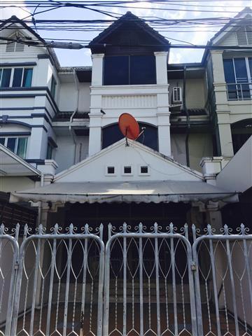 Townhouse for sale in Ekamai at 10MB only